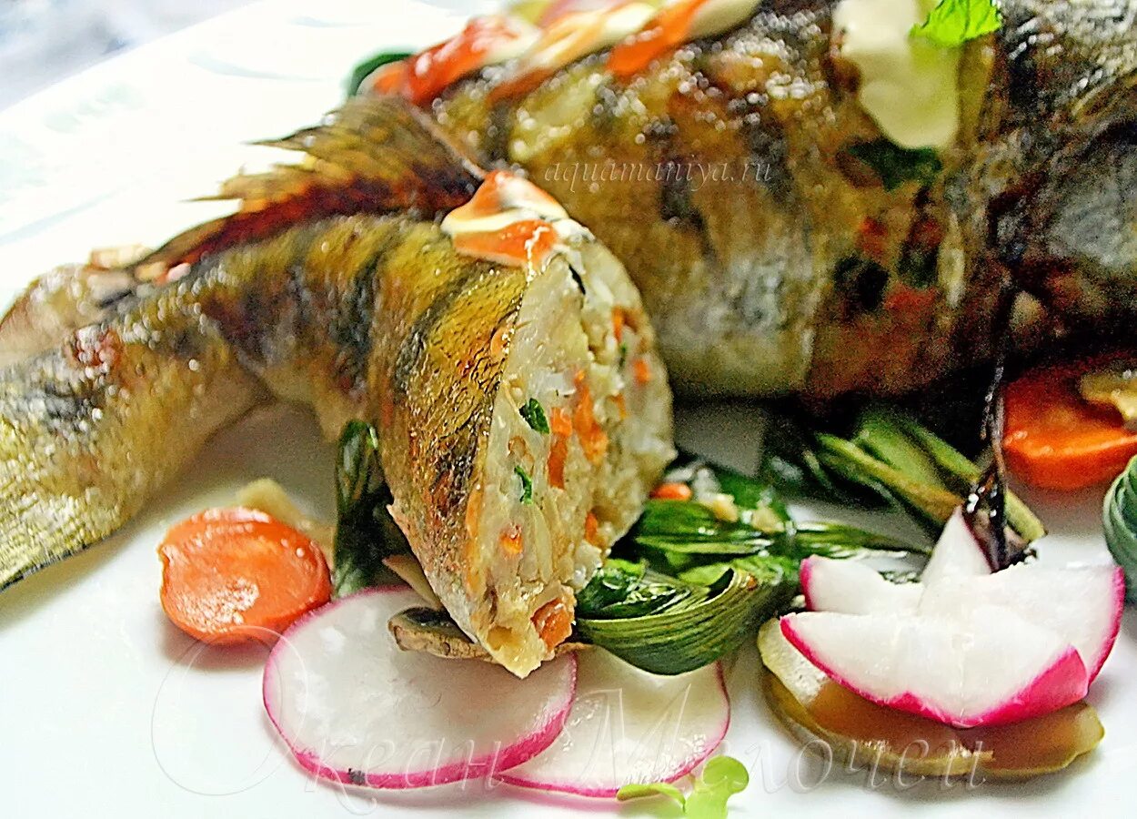 Судак запеченный в духовке. Судак запеченный в духовке целиком. Судак запеченный в духовке. Судак, фаршированный целиком. Рыба фаршированная (судак, щука).