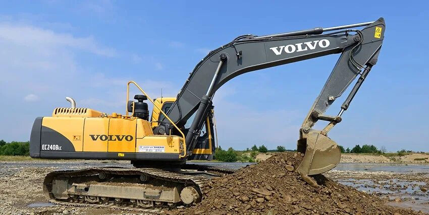 Экскаватор volvo технические характеристики. Экскаватор вольво ес360. Экскаватор вольво 220 габариты. Вольво ec200d экскаватор. Гусеницы экскаватора вольво 140.