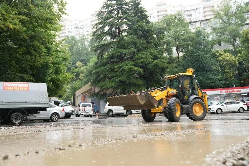 Ливень в сочи сегодня новости последнего. Залповый ливень в сочи 2025. наводнение в сочи. сочи наводнение 2025. стихия в сочи.