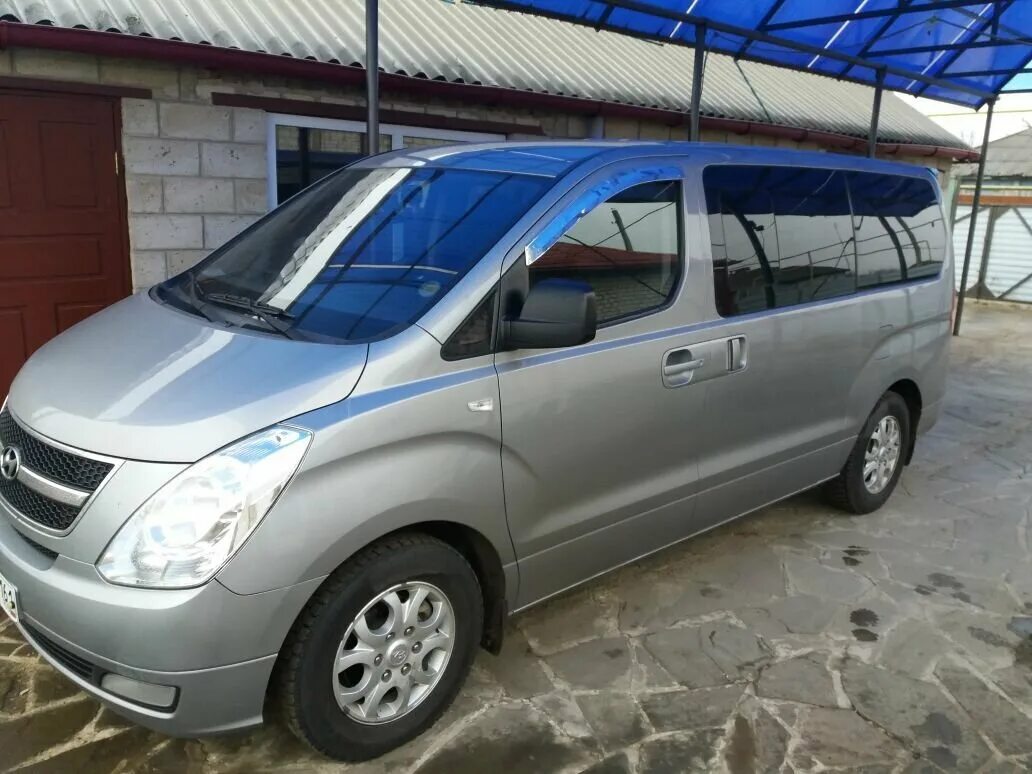 Форд транзит 12 мест. Тойота хайс микроавтобус 12 мест. Микроавтобус 12 мест. Тойота хайс 12 мест. Minibus toyota hiace.