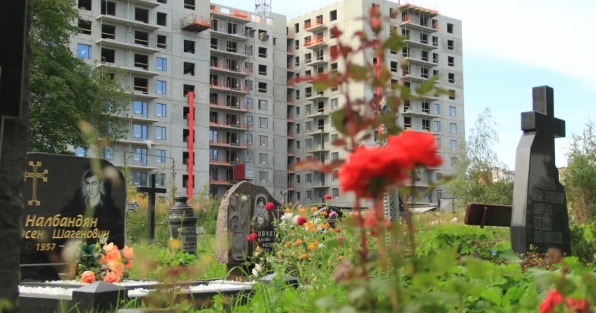 Дома на старых кладбищах