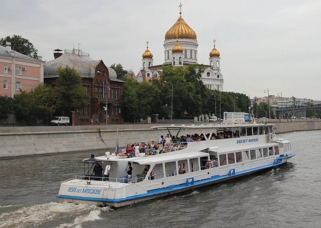 Теплоход Москва река. Речной трамвайчик парк Горького. Парк Горького теплоход. Теплоход Москва 850. Прогулка на речном трамвайчике цены