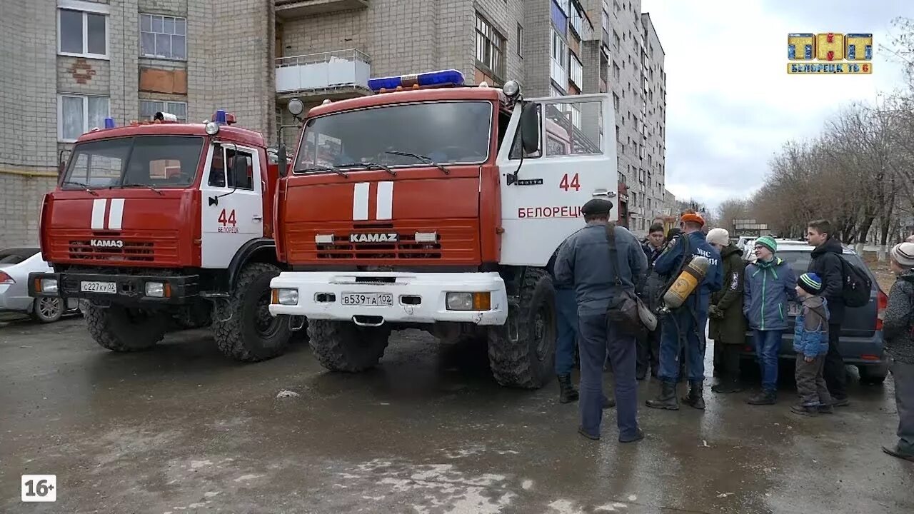 Пожар в белорецке сегодня. Пожарная машина аэропорта. Пожарные уфа. Лесные пожары в республике башкортостан. Начальник пожарной части г белорецк.