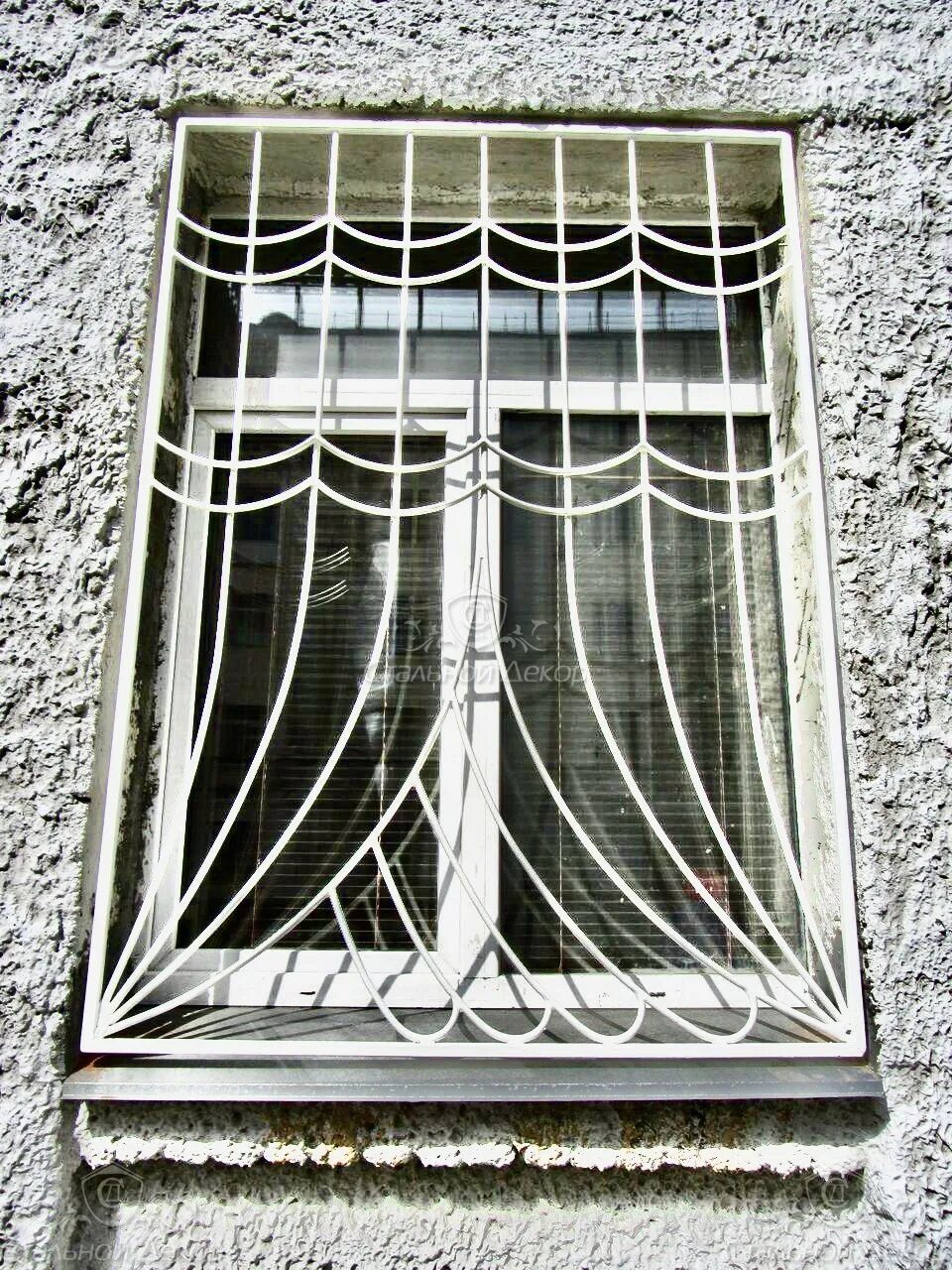 Купить решетки нижний новгород. Решетки на окна. Решетки на окна выпуклые. Бронированные решетки на окна. Решетки на окна белые.