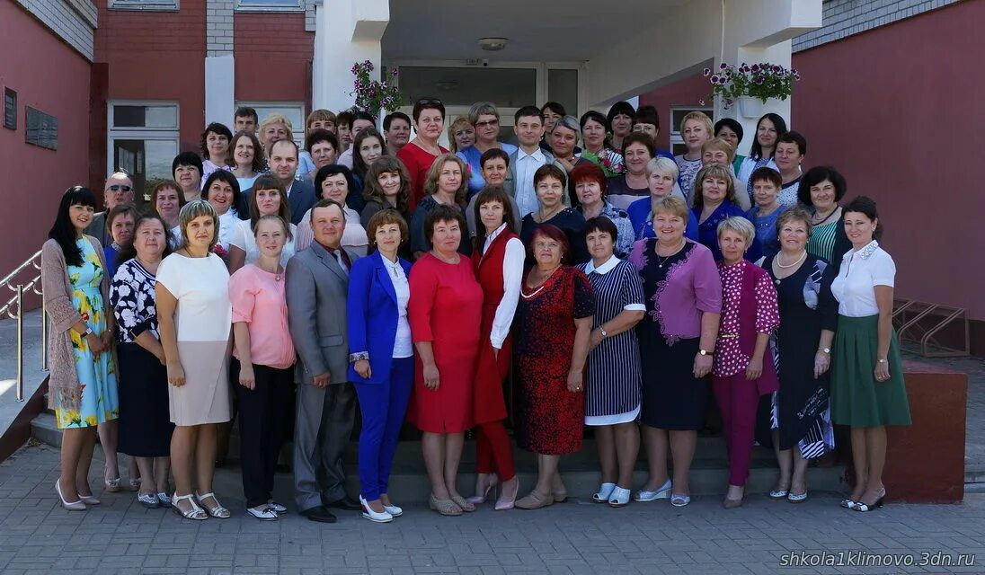 общая фотография учителей. школа номер 1 педагогический состав. школа 44 в перми на парковом. школа 147 состав педагогов.