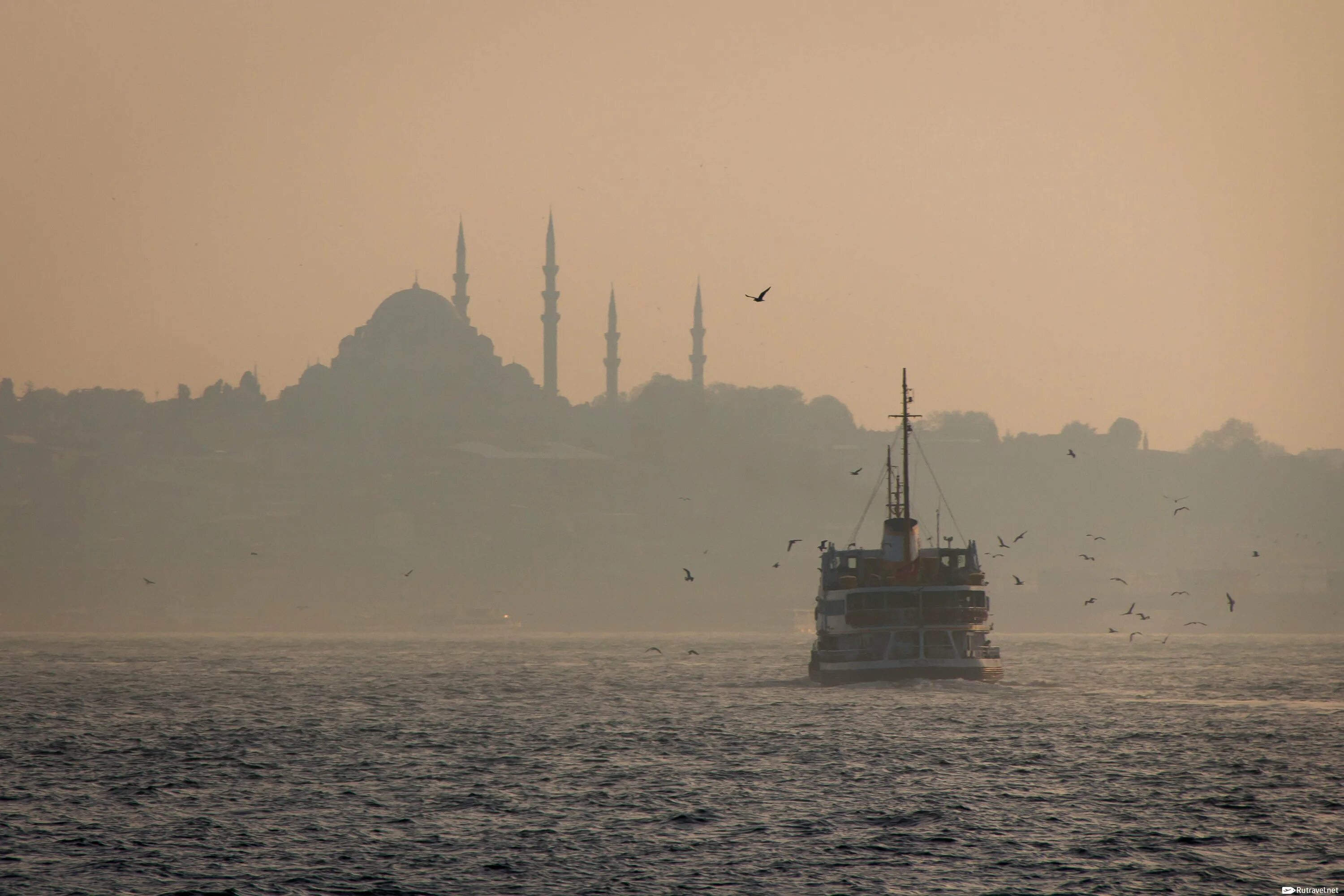 Пролив босфор океан. Стамбул пролив Босфор. Турция Стамбул Босфорский пролив. Стамбул пролив Босфор фото. Пролив Босфор шторм.