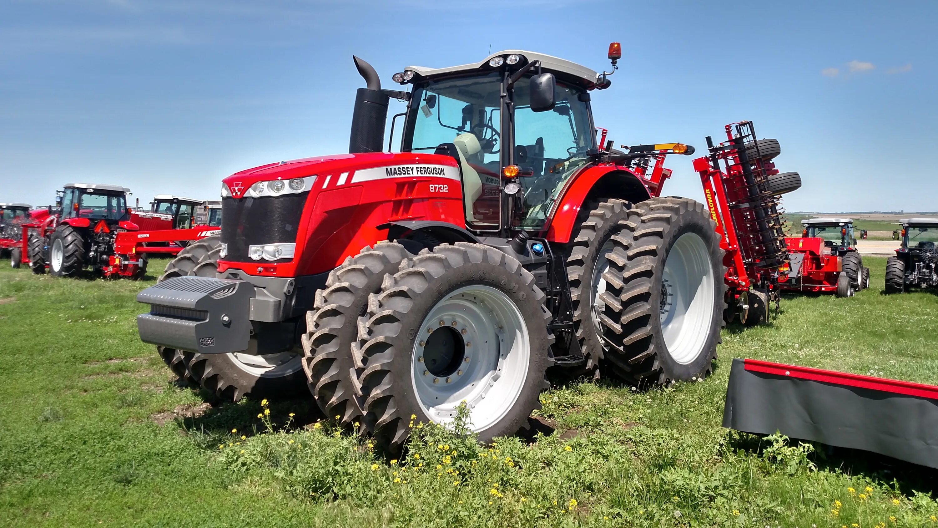 Масей фергюсон. Трактор Massey Ferguson. Трактор Massey Ferguson mf8690. Massey Ferguson 8732s. Трактор колесный Massey Ferguson.