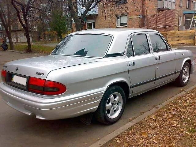 Волга 3110 газ 24. Газ 3110 волга решетка радиатора. Газ 3110 r17. Спойлер газ 3102. Хром газ 3110.