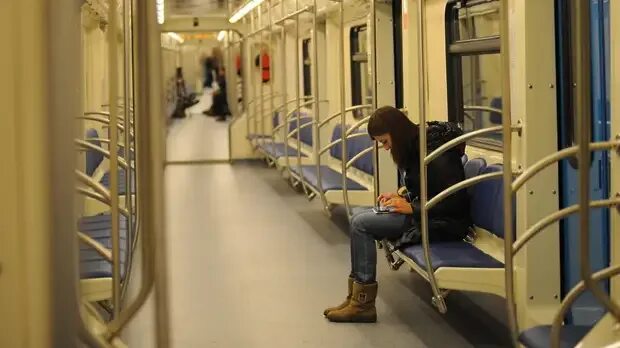 Спецсостав на серой ветке. В метро на серой. Сбой на серой ветке. Людей. В метро на серой.