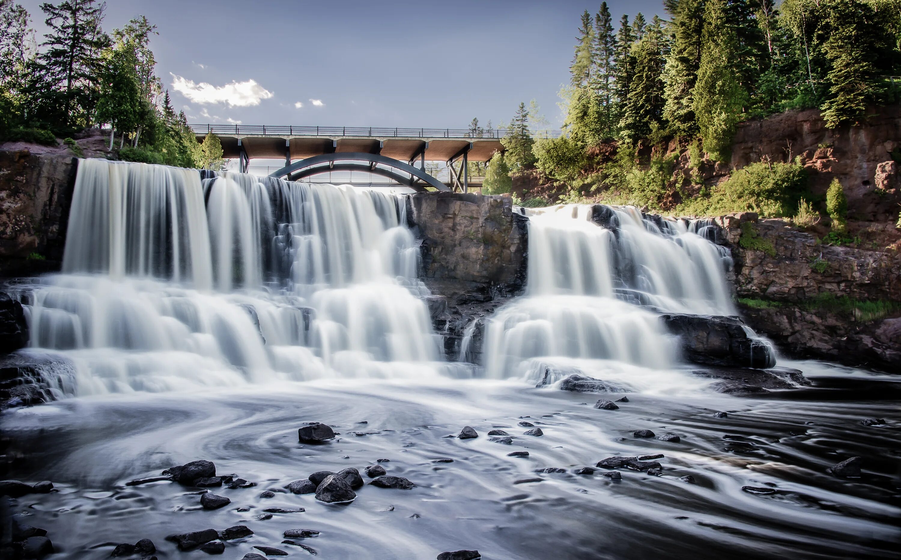 Gooseberry Falls. Парк штата Лейк Супериор. Парк Гусберри в Минисоте. Штат Миннесота природа. Falling state