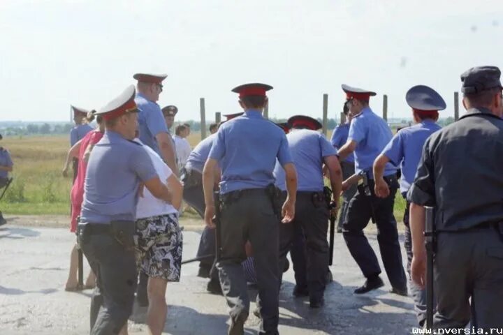 Новости пугачев сегодня последние свежие события. Город пугачёв Саратовская область. Пугачев 2013. Волнения в Пугачеве. Пустырь Пугачев Саратовская область.