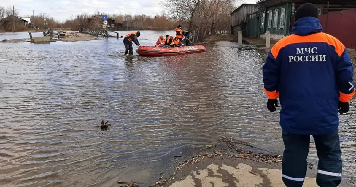 Состояние паводка. Паводок РФ МЧС. Весенний паводок МЧС. Половодье Свердловская область. МЧС наводнение.