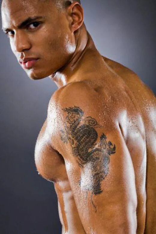 Ebony guy. Тату на плече. Красивые Татуировки для мужчин. Татуировки мужские на плече. Красивые тату на плече мужские.