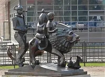 Памятник волшебник изумрудного города