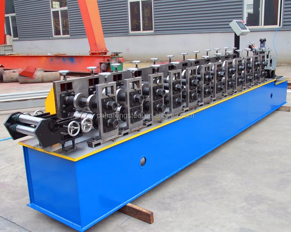 Формовка металла. Координатно-пробивной пресс пуклевка. Формовка жесткости на листовом металле. Гибка листового железа. Штамповочный станок для листового металла.