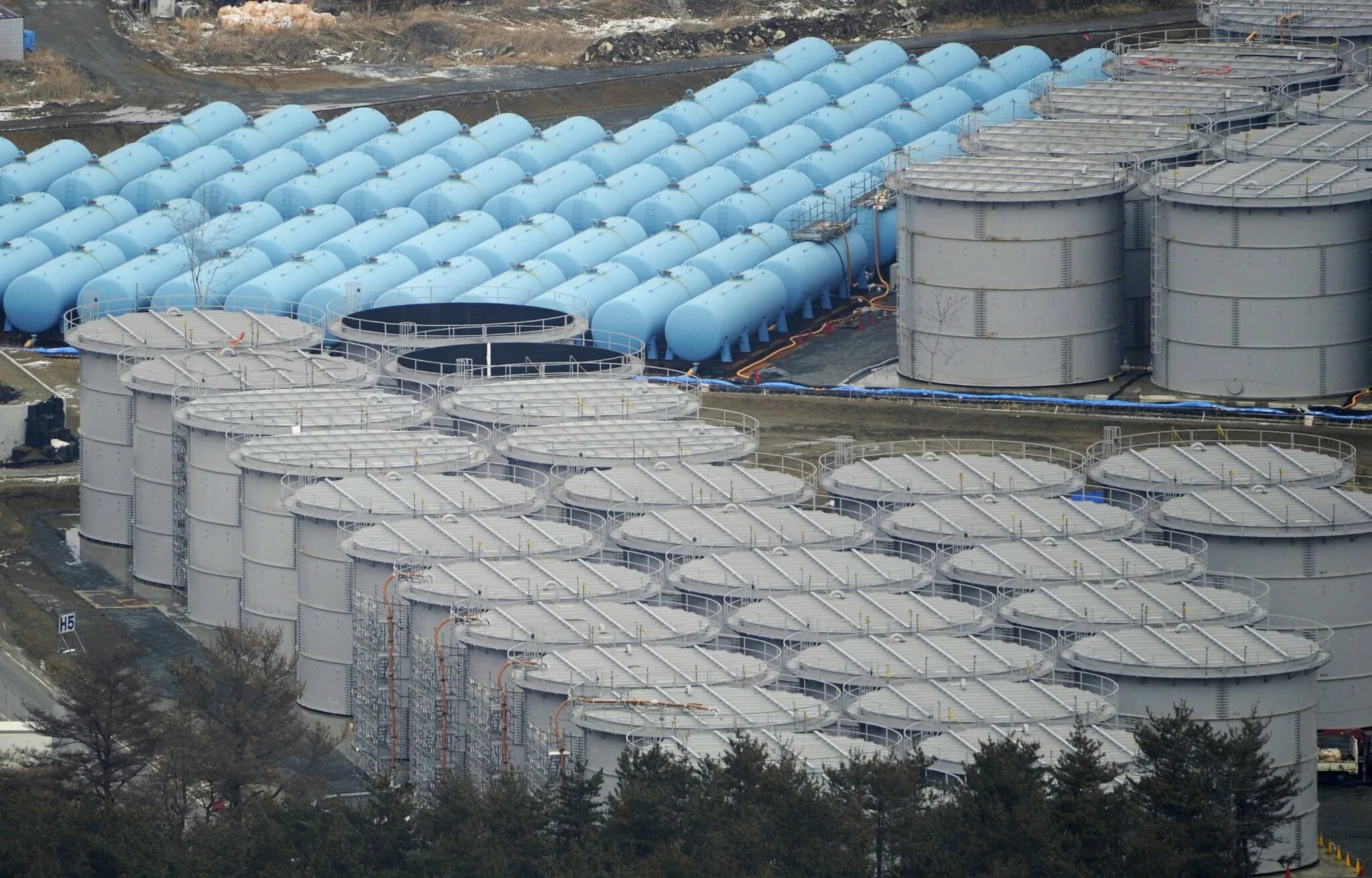 Фукусима Даини II. Хранилище воды. Хранилище радиоактивных отходов. Бочки с водой на Фукусиме. Радиоактивные отходы аэс