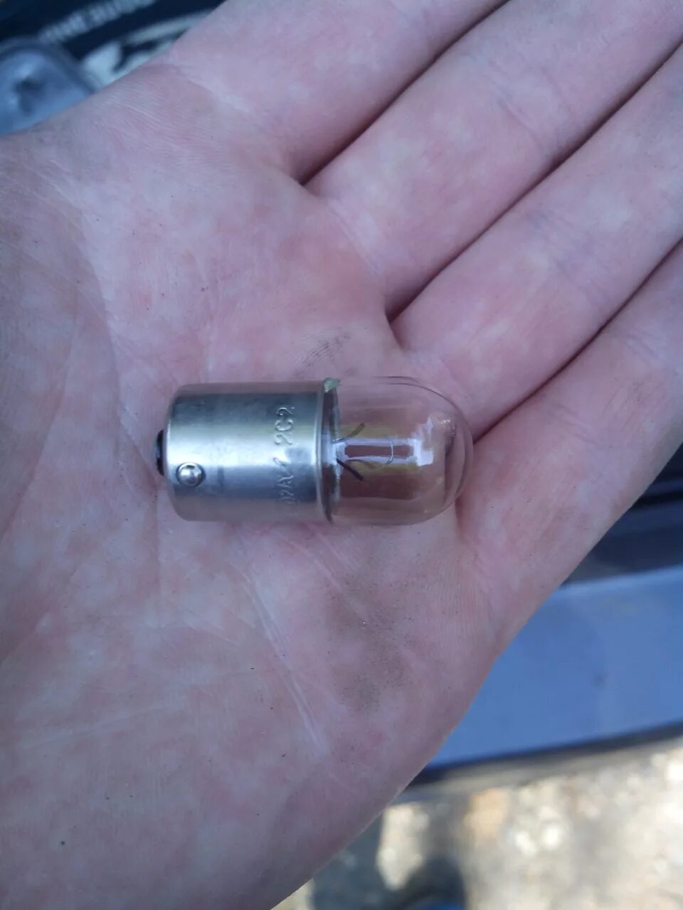 Лампа габаритов мерседес w211. Лампа задних габаритных огней. Лампочка габарита заднего е39. Lada granta стоп сигнал лампа. Лампа задних габаритных огней.