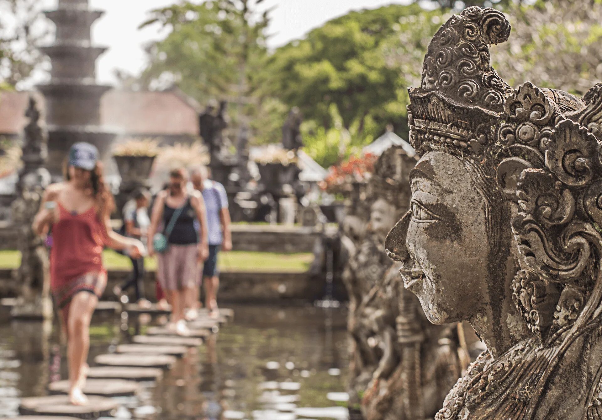 Москва индонезия. Tirta Gangga Бали. Водный дворец Tirta Gangga. Бали цивилизация. Индонезия турпоток в Индонезии.