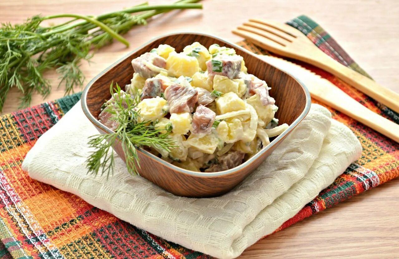 Салат с сельдью и картофелем