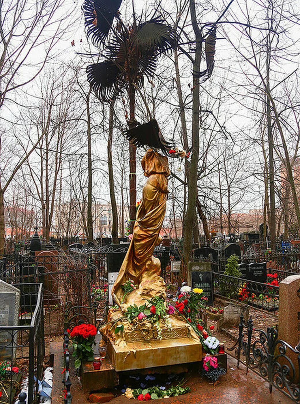 памятник соньке золотой ручке на ваганьковском кладбище. ваганьковское кладбище могилы пуговкин. могила соньки золотой ручки на ваганьковском кладбище. ваганьковское кладбище сонька золотая ручка. ваганьковское кладбище сонька золотая ручка.