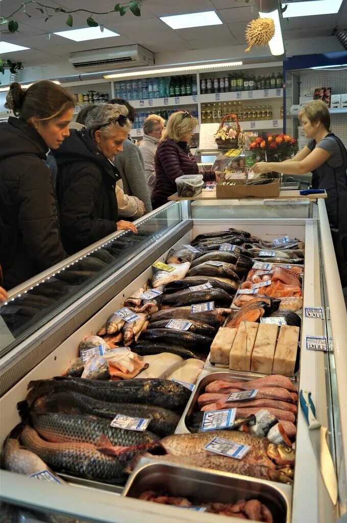 магазин рыбы спб. рыба магазин в петербурге. долгоозерный рынок рыбный отдел. рыбный магазин. рыбное дело магазин спб.