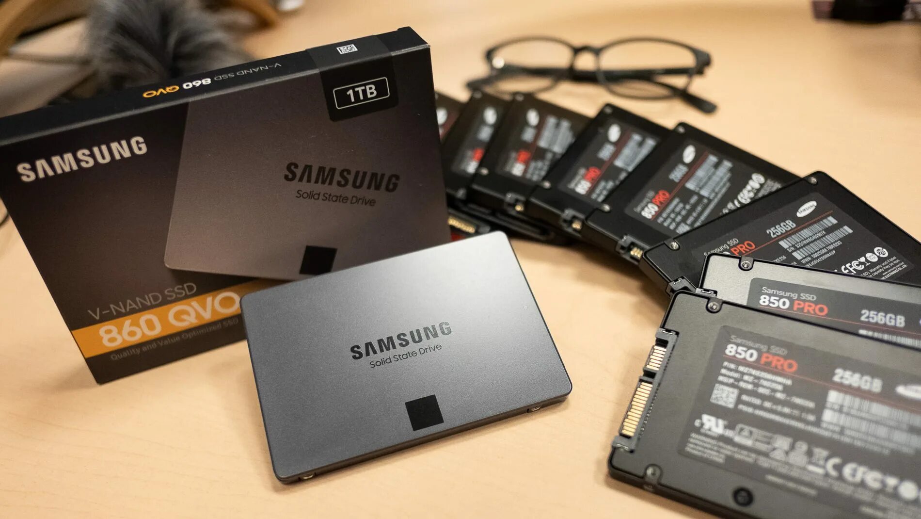 Samsung evo 1tb купить. SSD Samsung 1tb. SSD на 1 ТБ от Samsung. SSD накопитель на 1 терабайт. SSD для ноутбука Samsung 860 QVO.