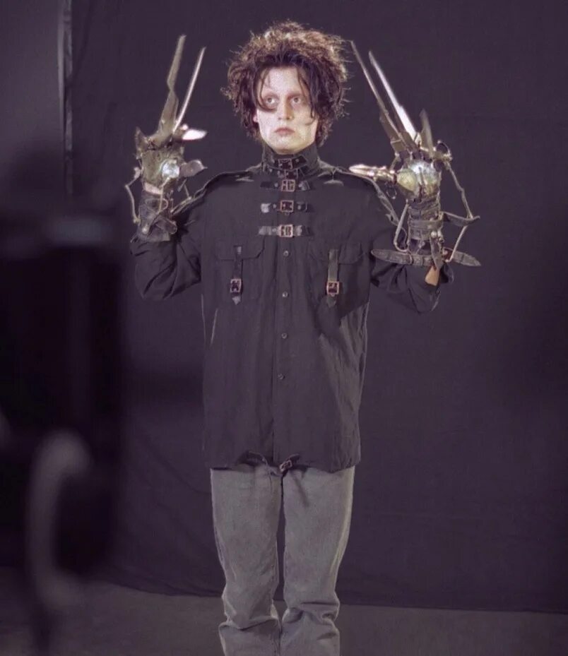 Человек ножницы. Человек ножницы. «эдвард руки-ножницы» эдвард руки-ножницы. Тим бёртон эдвард руки ножницы. Эдвард руки-ножницы фильм.