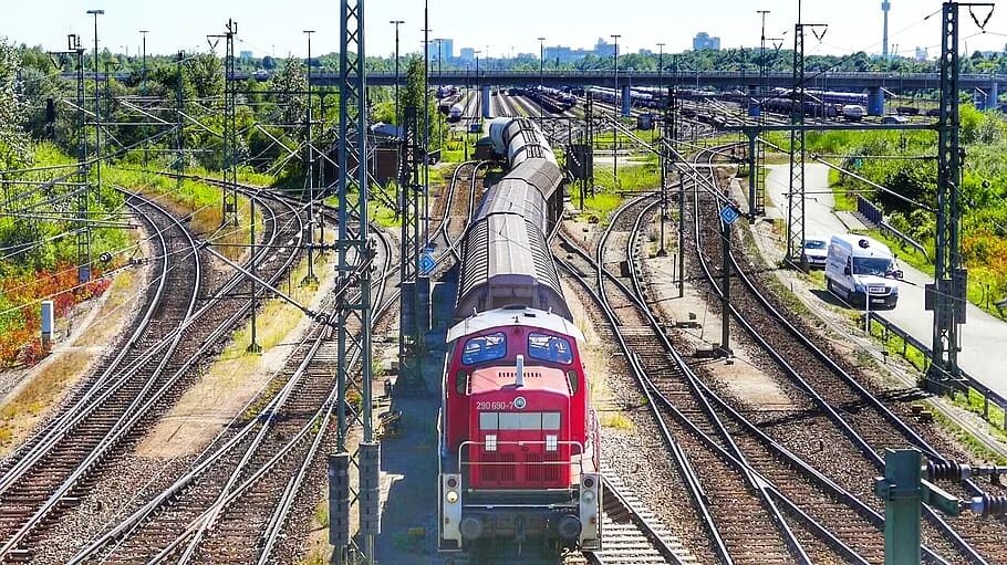 Railway line. Железнодорожные линии. Линия железной дороги. Железнодорожное полотно. Поезд линиями.