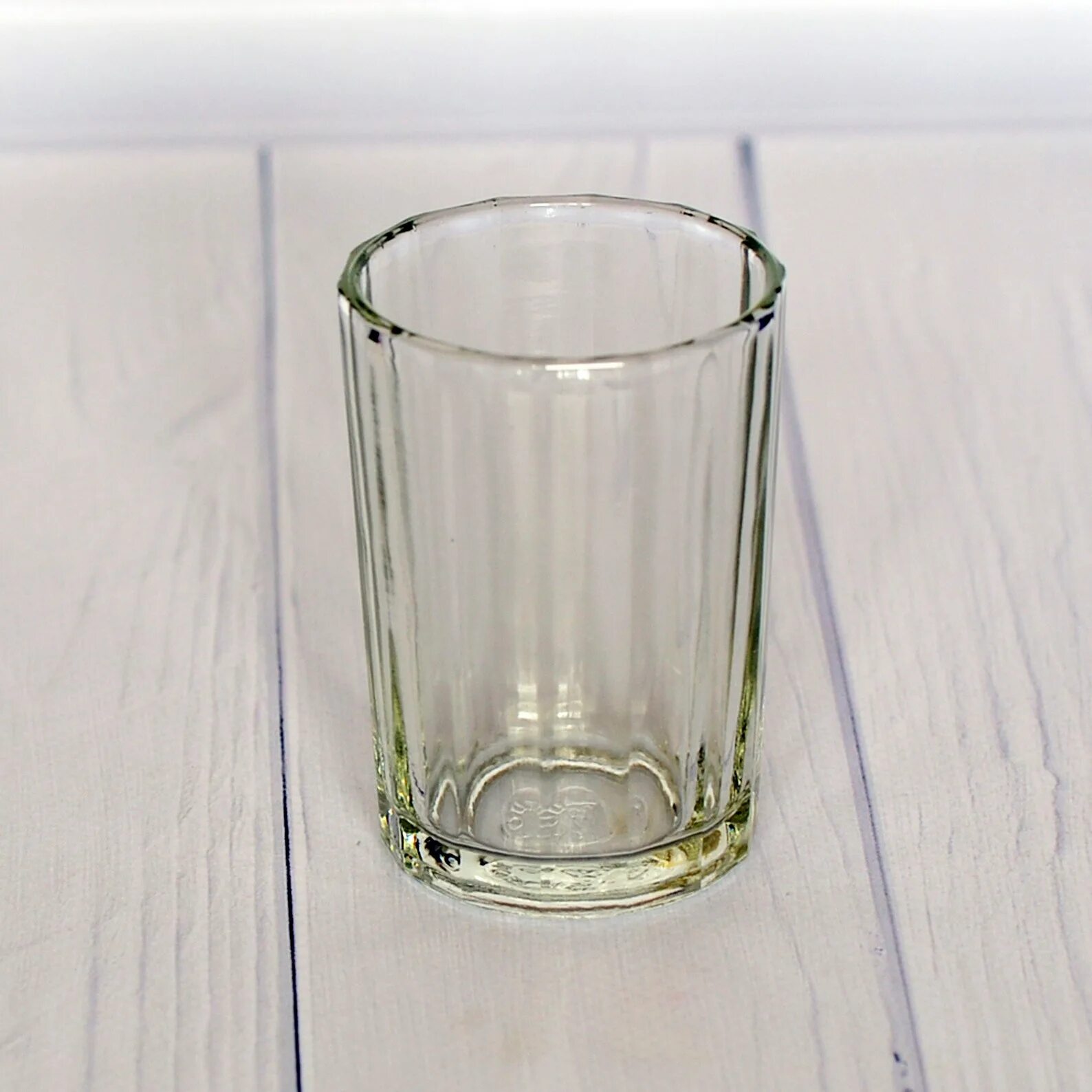 Стопка граненая ссср. Граненая стопка. Стопка граненая. Граненая стопка 100 грамм. Стопка советская граненая.