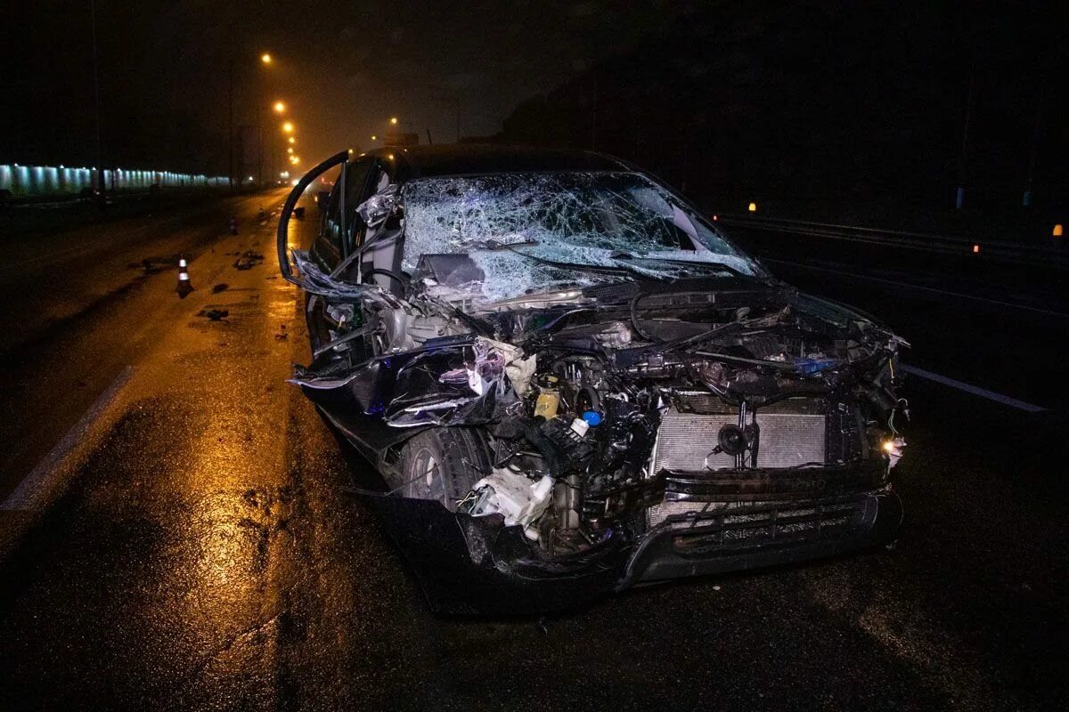 Разбитая тойота камри 55. Разбитый ваз 2110. Ваз 2110 в кювете зимой ночью. Авария ваз 2114 черная ночью. Ваз 2107 зима в кювете.