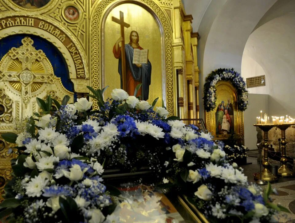 покров украшение храма. покров украшение храма. покров украшение храма. рождество пресвятой богородицы храмовая флористика. икона божией матери радуйся невесто неневестная.