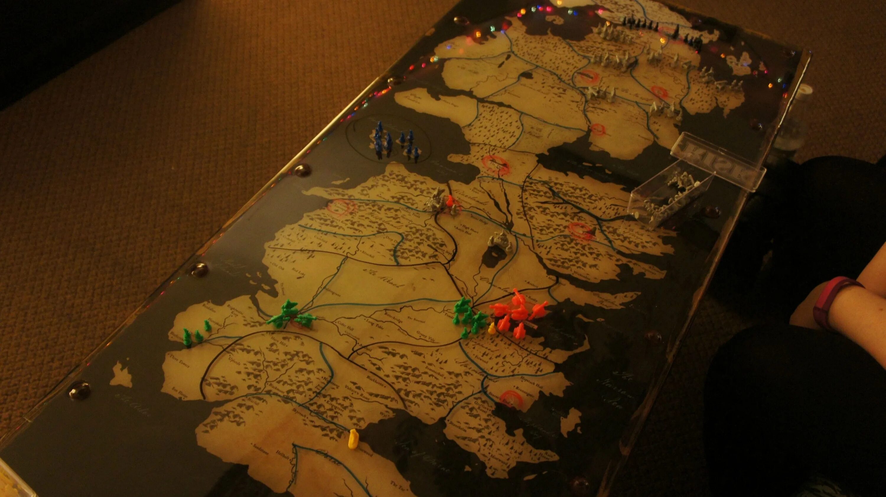 Столики карта. Карты на столе. Стол Westeros.