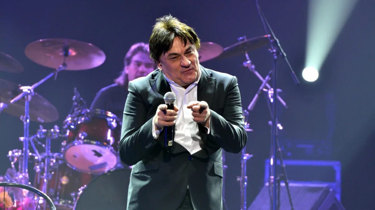 Дима билан. Кто из певцов нелестно отзывается о россии. Человек выступающий на сцене. Популярный выступать. Кирилл туриченко поет.