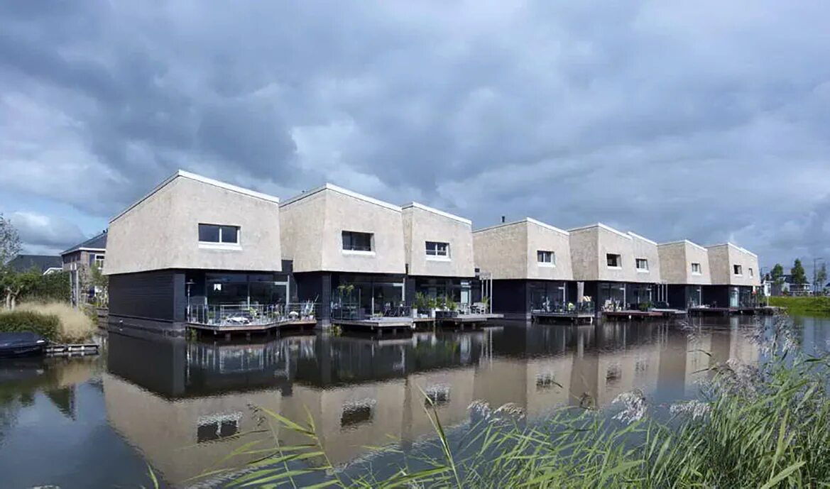 Поселки домов на воде. Дом на воде. плавучие дома. эллинг на воде. здание на воде.