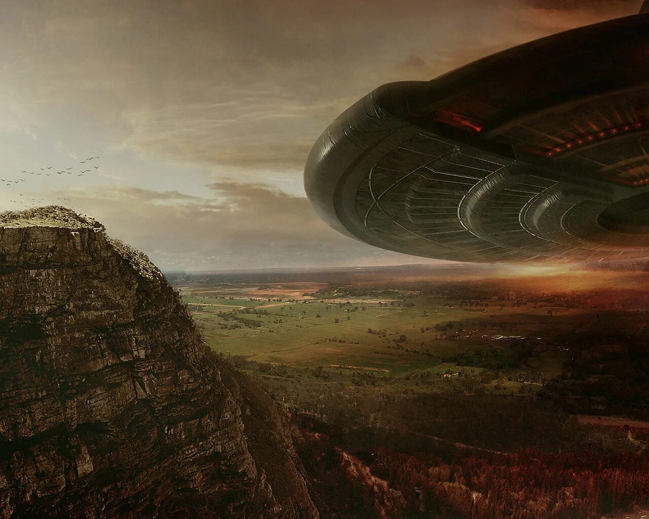 Инопланетный корабль в облаке. Корабль пришельцев. Инопланетный корабль в облаке. Корабль инопланетян. Инопланетный корабль в облаке.