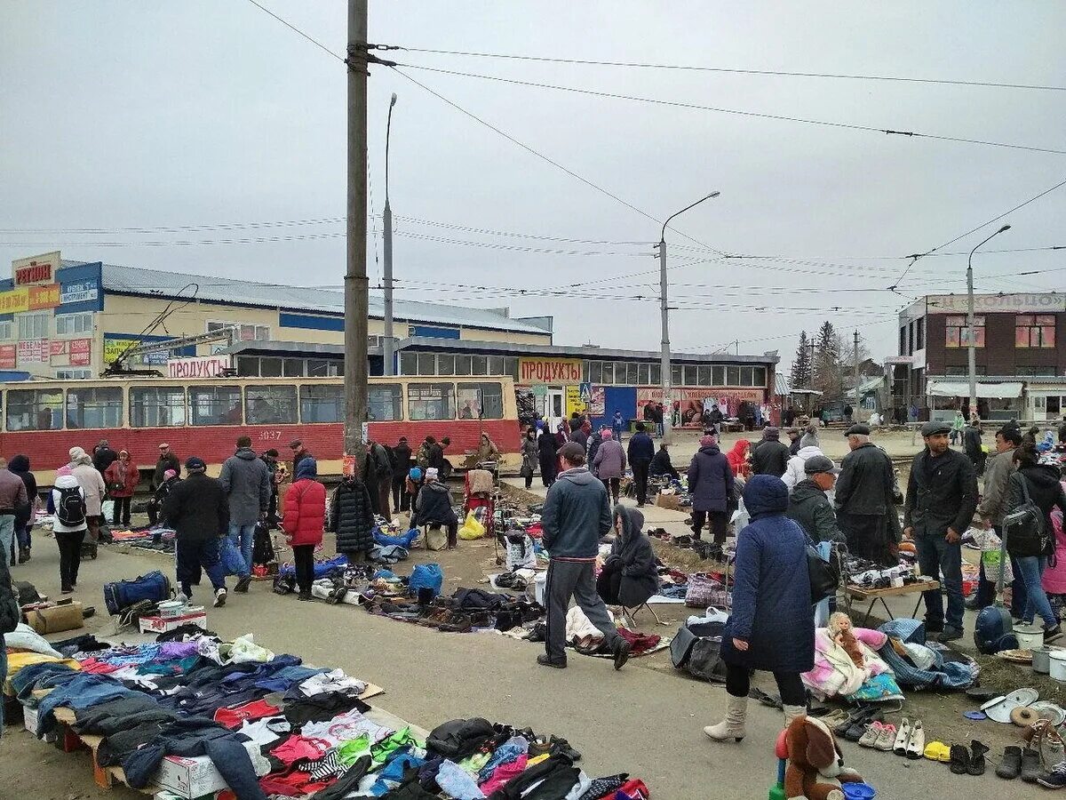 Блошиный рынок в Новосибирске Ленинский. Блошка рынок Новосибирск. Блошиный рынок на Ленинском рынке Новосибирск. Блошиный рынок в Новосибирске ДК Чкалова.