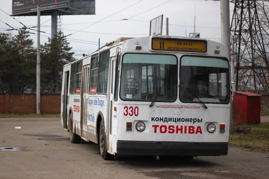 Троллейбус 6 ростов-на-дону. Троллейбус 17 ростов на дону. Краснодар троллейбус 11. Троллейбусы тролза 682. Троллейбусы ростова на дону 1983 год.