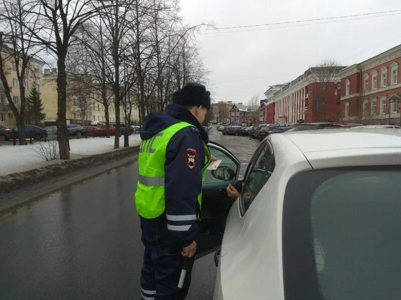 Сотрудник ДПС. Рейд ГИБДД нетрезвый водитель. Злостный нарушитель ПДД. Приборы в ГАИ.