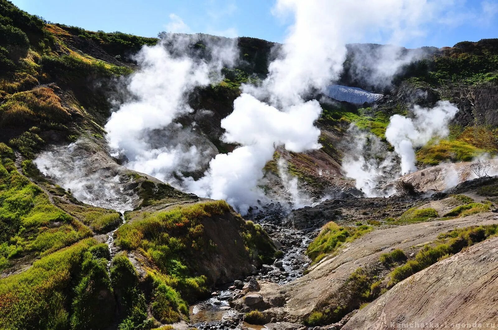 Малая долина гейзеров мутновский. Водопад камчатка горелый. Малая долина гейзеров (дачные горячие источники). Малые гейзеры. Петропавловск-камчатский долина гейзеров.