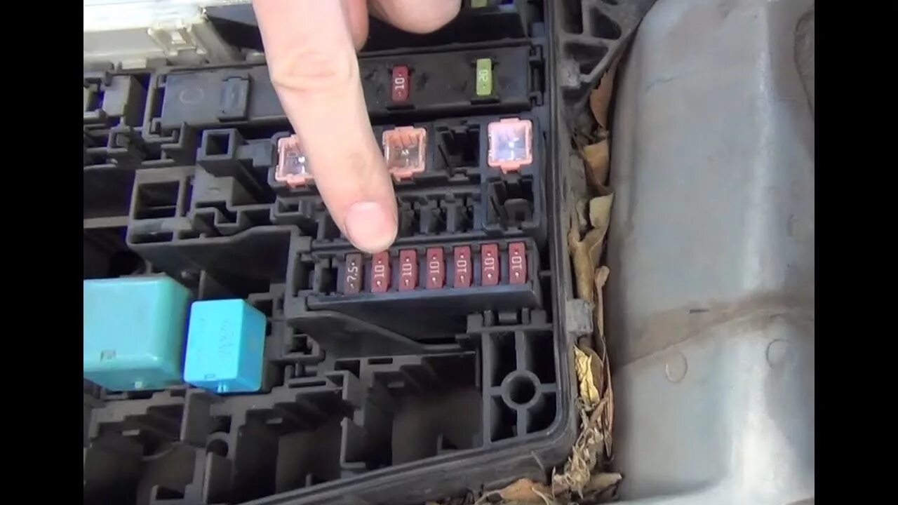 Как снять предохранитель королла 8264102050 Блок предохранителей Corolla TOYOTA LEXUS Запчасти на DRIVE2