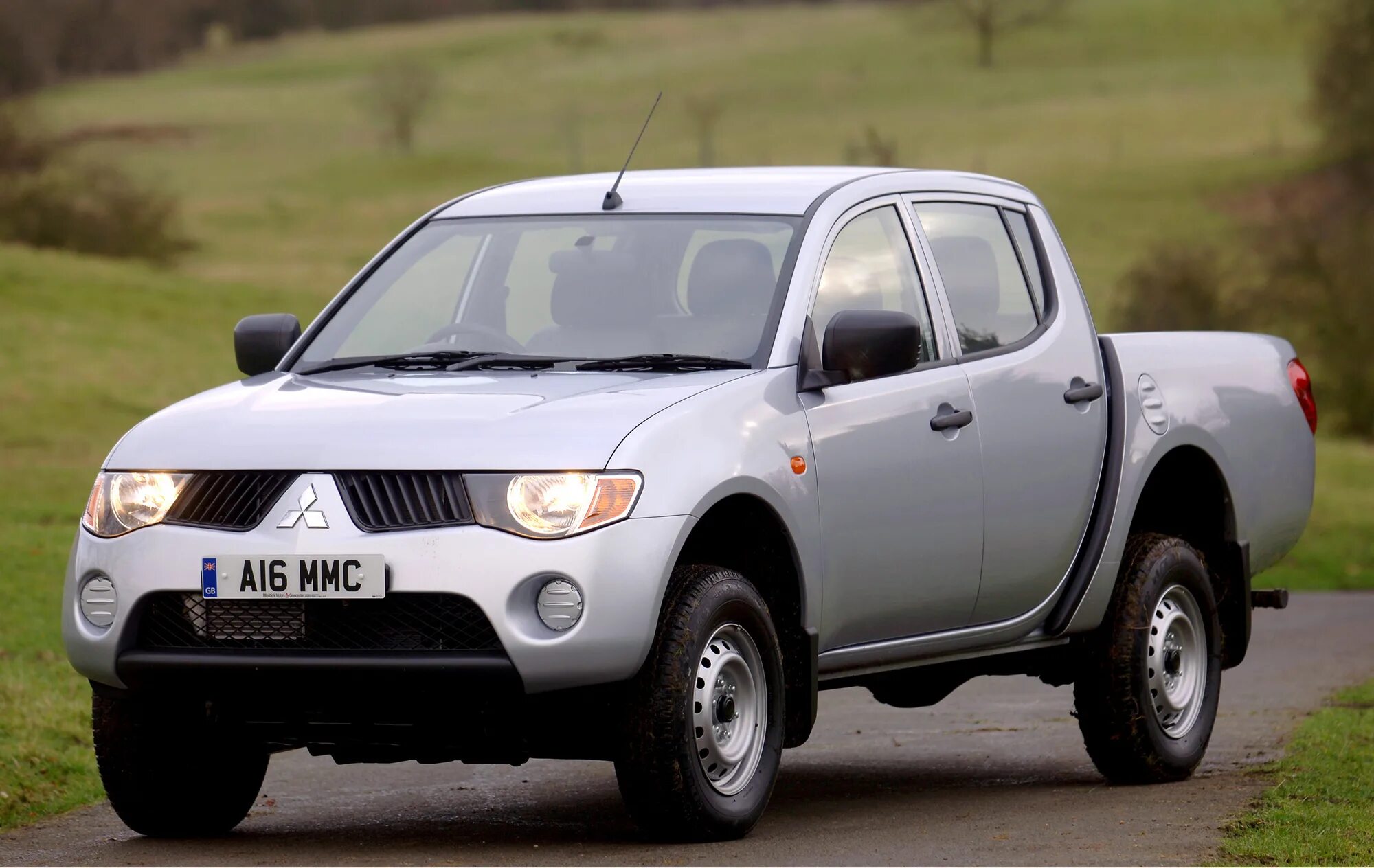 Митсубиси л200 купить в москве. Mitsubishi l200 IV. Мицубиси л200. Mitsubishi l200 4 поколение. Mitsubishi l200 2.