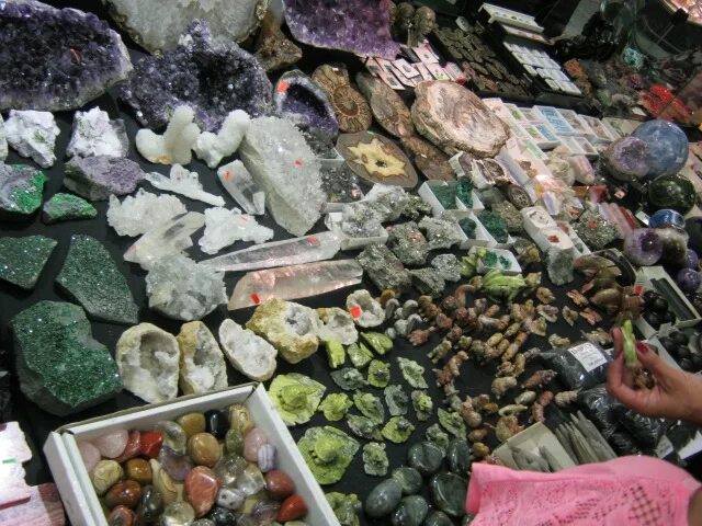 Выставка минерал шоу. Ярмарка самоцветов екатеринбург. Минерал шоу 2023 год екатеринбург. Минерал шоу екатеринбург. Выставка камней уралмаш.