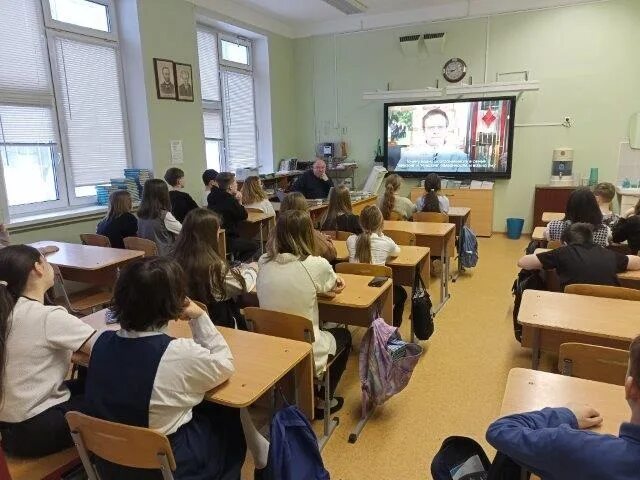 Какую школу заканчивала