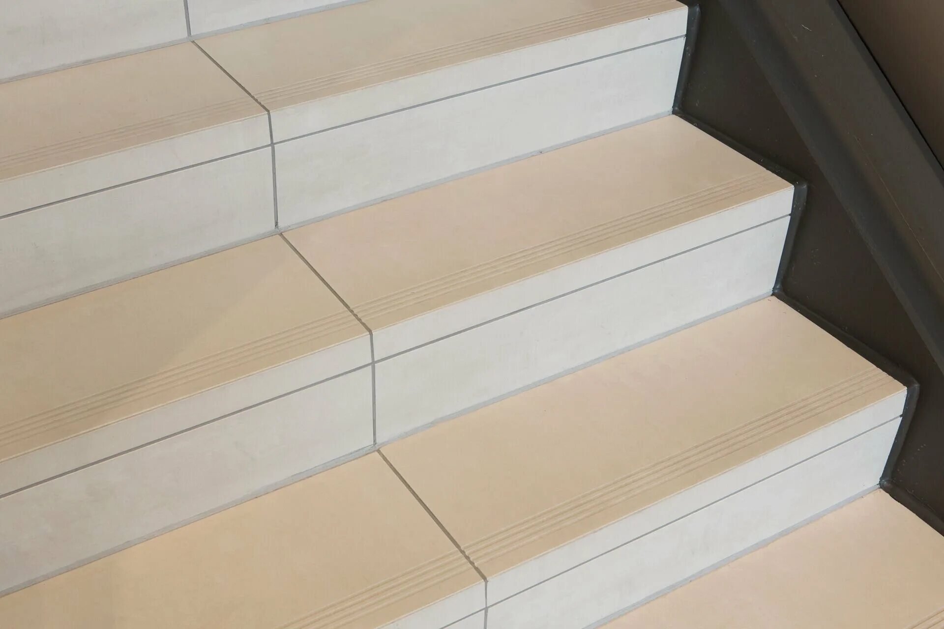 Плитка пальмейра (kerama marazzi). Ступени керамической плитки. Gres aragon ступени. Плитка грес арагон клинкерная ступень. Ступень с капиносом керама марацци.