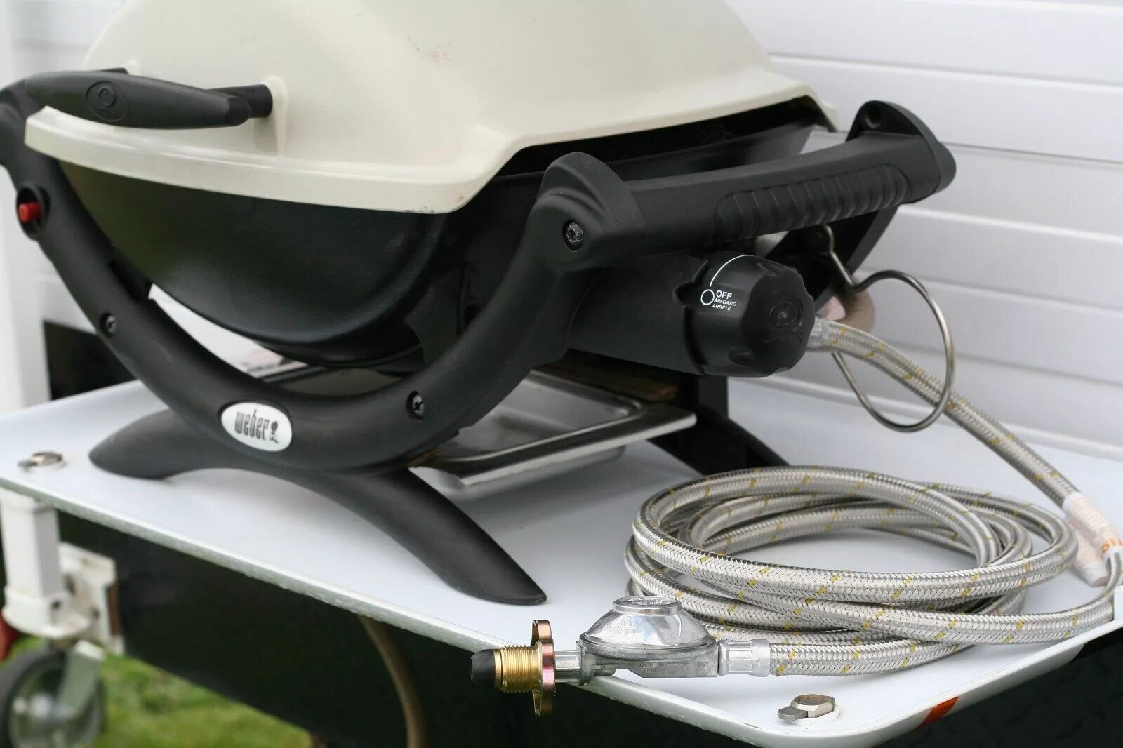 Баллон weber. Газовый шланг с редуктором weber 40318402. слайсер weber ccs 402 a 200.