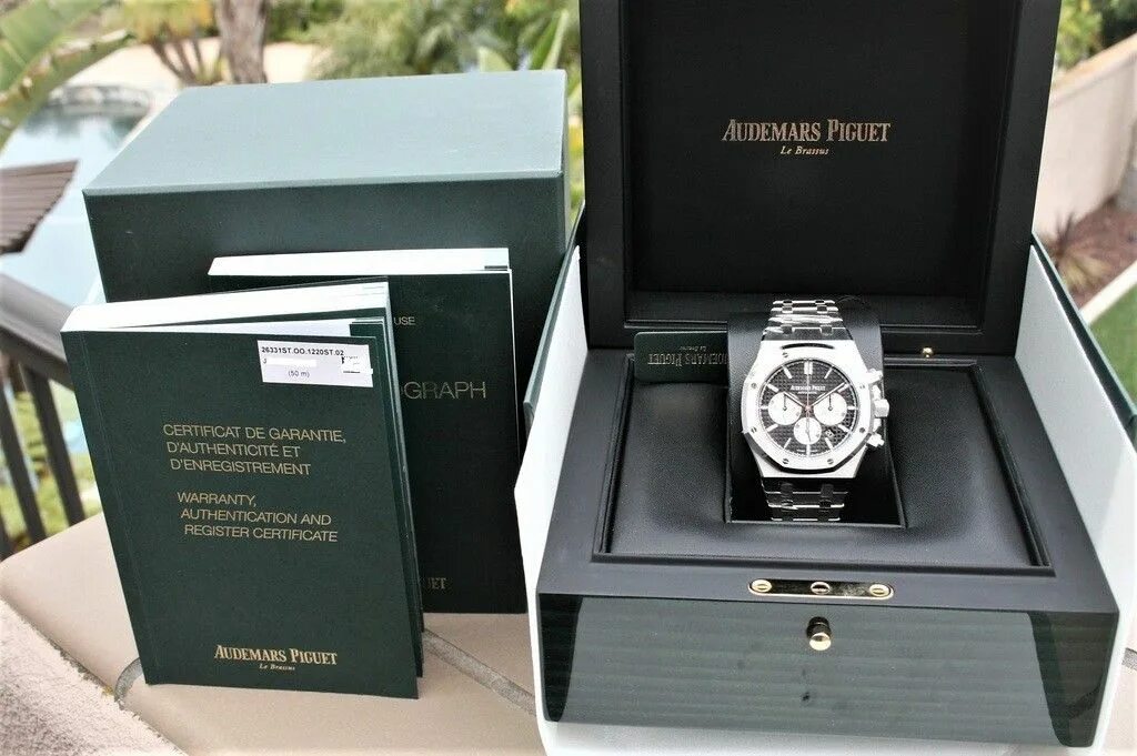 Выкуп audemars piguet. Audemars Piguet 26331st.oo.1220st.01. Коробки для часов Audemars Piguet. Audemars Piguet женские в коробке. Документы Audemars Piguet.