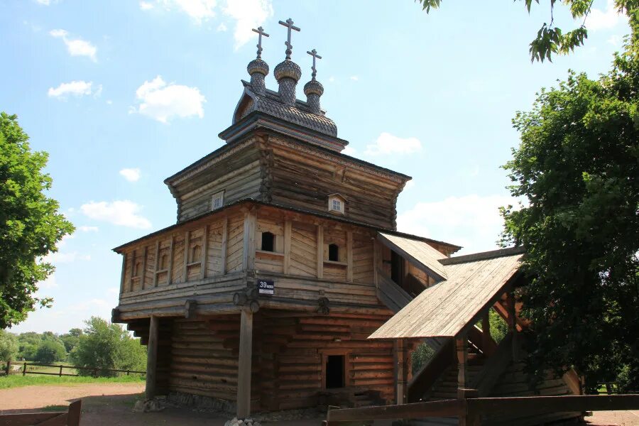 Памятники деревянного зодчества русского севера. Зодчество архитектура Архангельск. Деревянная архитектура Кеми. Московское деревянное зодчество арх памятники. Зодчество Архангельской области 1904 год.