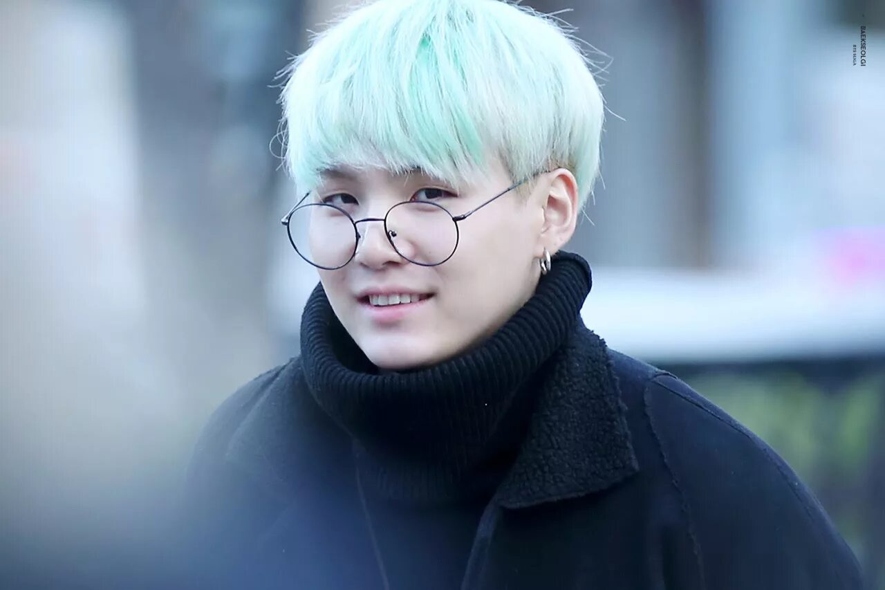 Что такое шуга. Юнги бтс. юнги из bts. мин юнги бтс. шуга бтс.