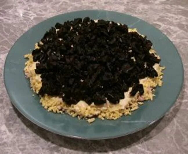 Салаты черепаха с грецкими орехами и черносливом. Салат чернослив ракушки. салат черепаший вальс с черносливом. салат черепаший вальс с курицей и черносливом.