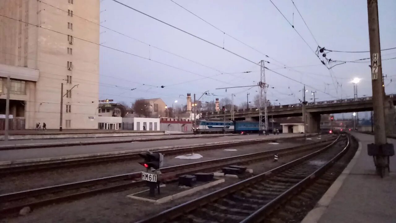 Харьков прибыли. Станция Донецк чс2. Станция Бахмут 2. Чс2 станция Донецк 2013. ЖД станция Бахмут.